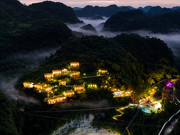 悬崖酒店夜景